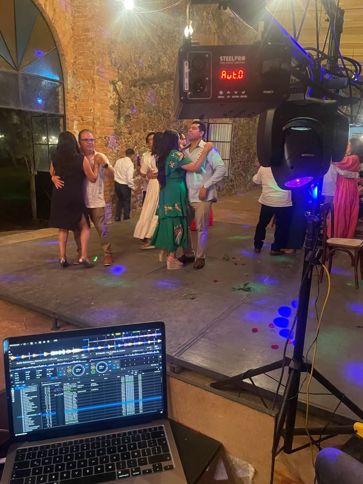 Montaje de luces y sonido en casa pequeña Coapa